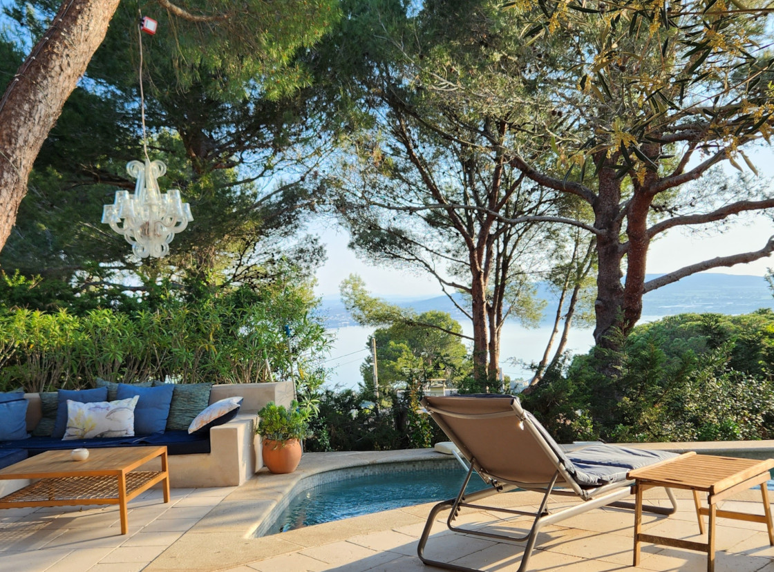 Swimming pool of the house with sea and Thau pond view