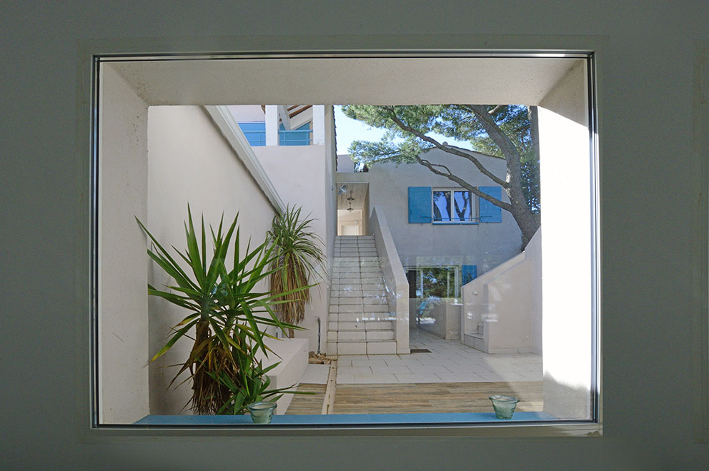 Entrance view from the home of la Singulière