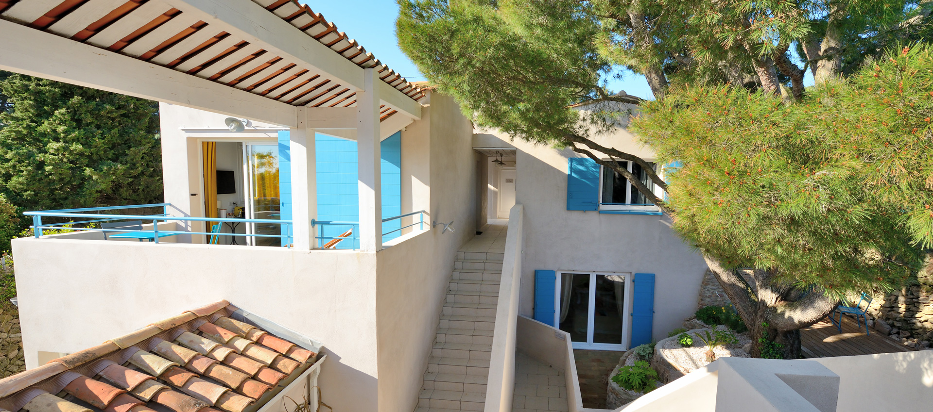 Courtyard at la Singulière, guest house rental in Sète